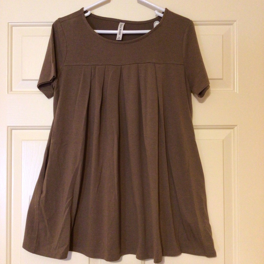 Light Brown Medium Swing Short Skeeve Pocketed Top